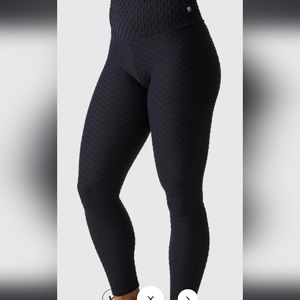 Born primitive scrunch butt leggings